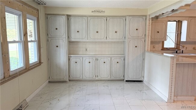 Building Photo - 2547 William St