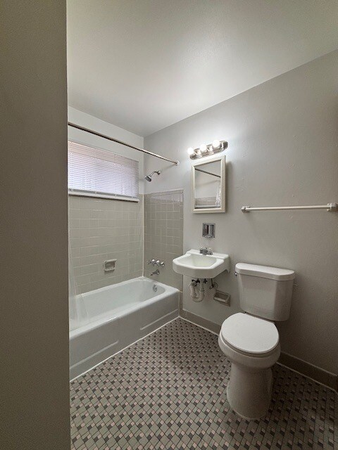 Building Photo - 4476 N 76th St