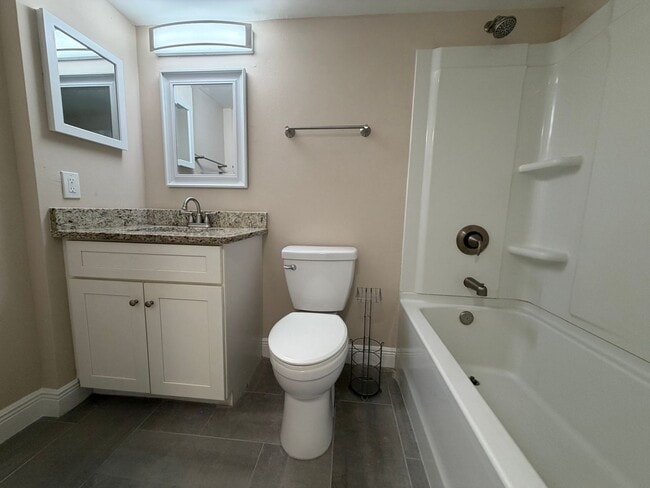 Building Photo - 5315 Summerlin Rd