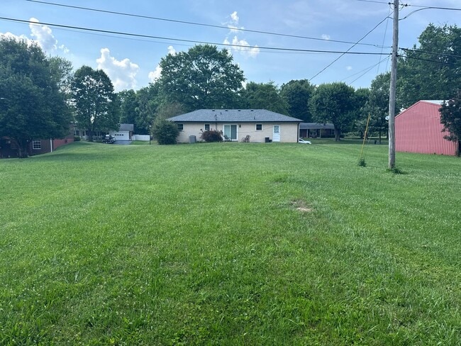 Building Photo - 1704 Twinbrook Dr