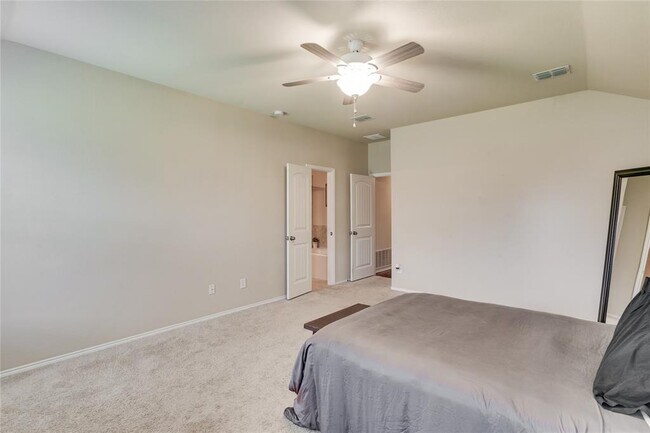 Building Photo - 255 Callaghan Dr