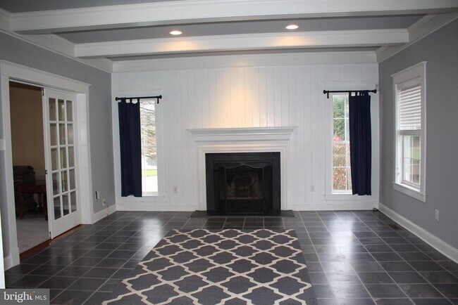 Building Photo - 176 S Patricia Dr