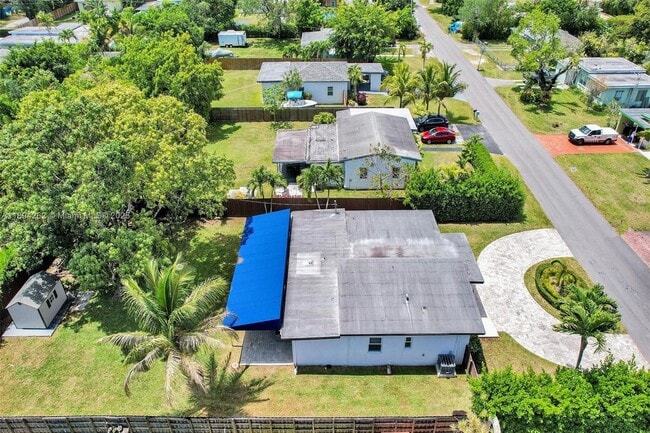 Building Photo - 6550 SW 52nd Terrace