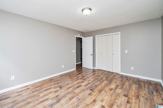 Building Photo - 133 Persimmon St