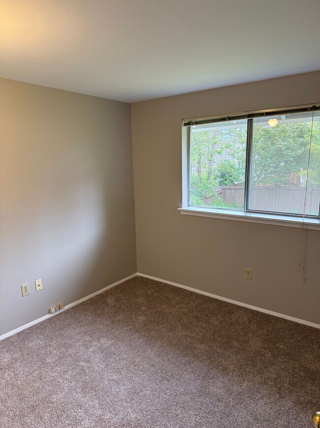 Building Photo - 4 Bedroom 2.5 Bath. Cul-de-Sac Home. New P...