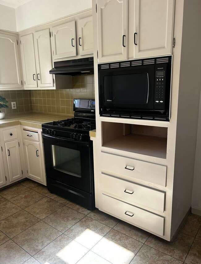Building Photo - Spacious 3 Bedroom Fresno Home