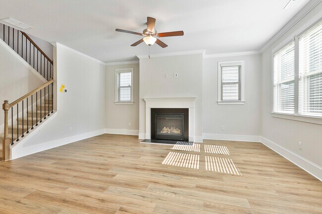 Building Photo - 335 Caledonia Ct