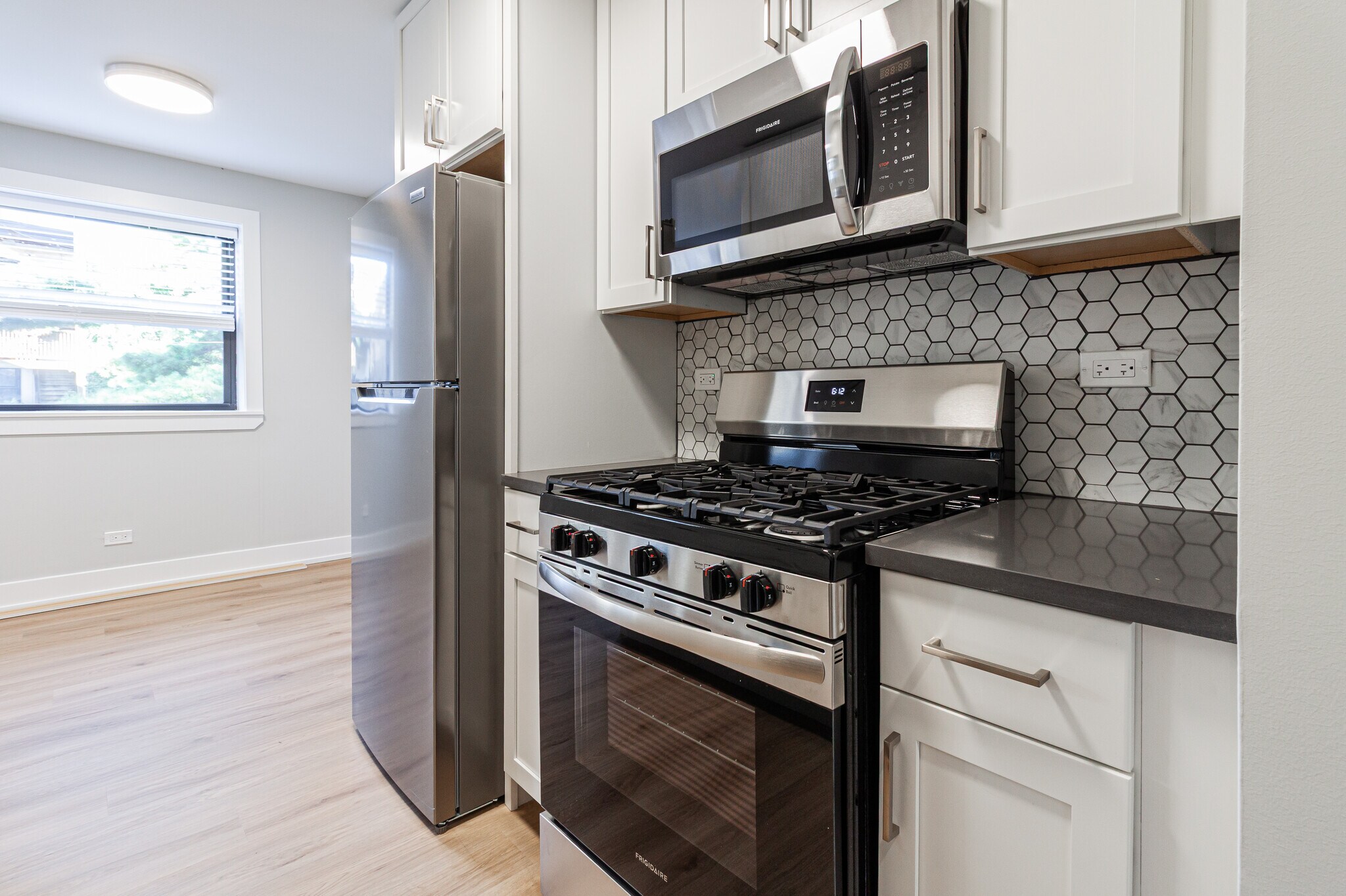 Building Photo - 520 W Aldine Ave