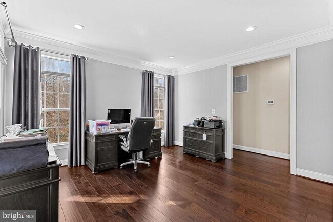 Building Photo - 8138 Rondelay Ln