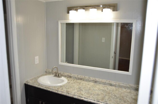 Building Photo - 1209 Vance St