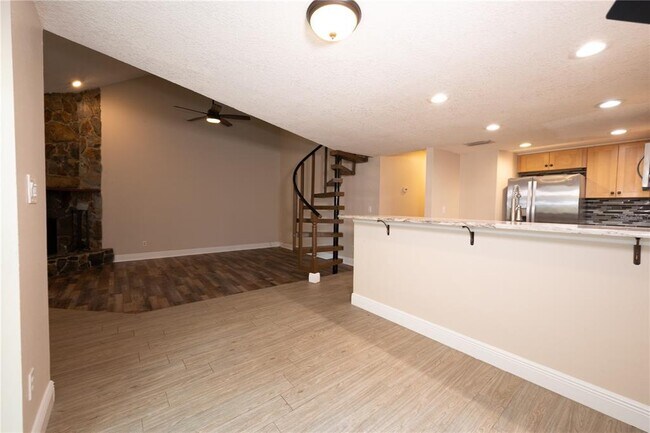 Building Photo - 201 Somerset Ln