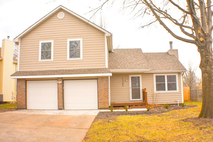Primary Photo - 1205 E Sleepy Hollow Dr