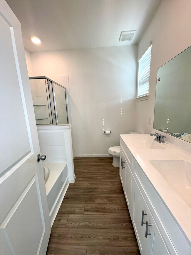 Building Photo - 1309 Grass Bnd Dr