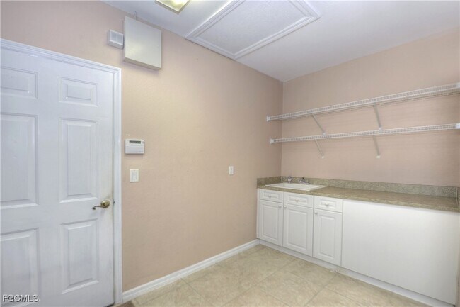 Building Photo - 522 SE 13th St