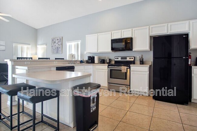 Building Photo - 323 Castlemain Cir