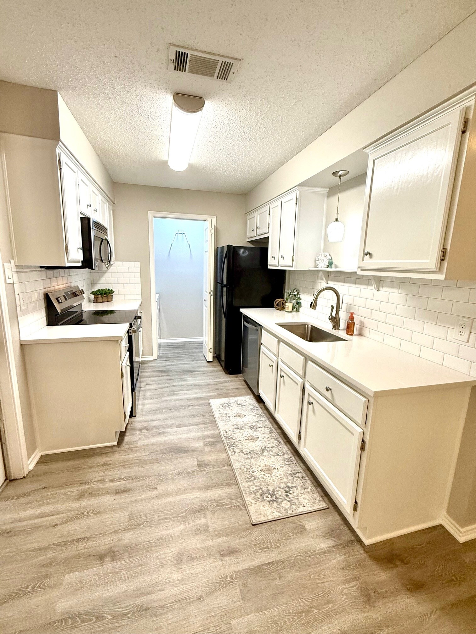 Remodeled kitchen - 1115 Buttercup Cir