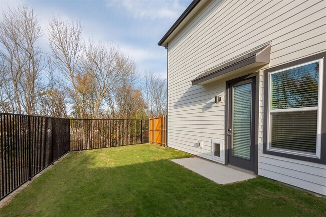 Building Photo - 3901 James Pitts Dr