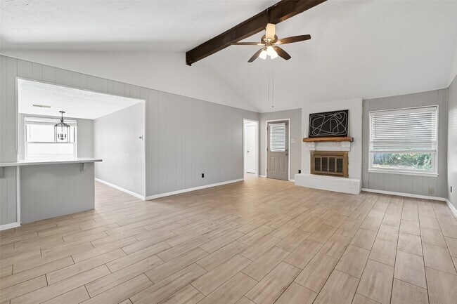 Building Photo - 14035 Utopia Dr