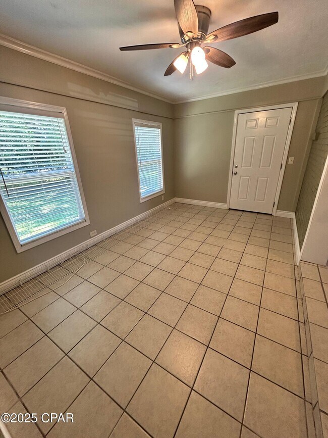 Building Photo - 16238 E Lullwater Dr