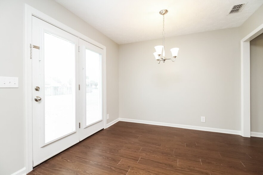 Building Photo - 1606 Vista Ct