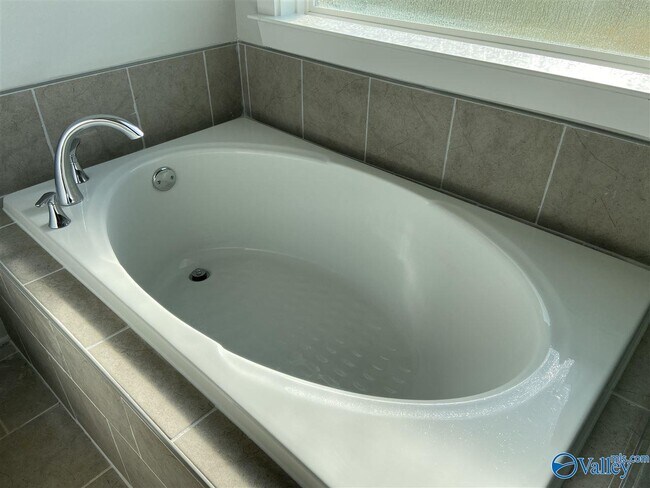 Building Photo - 440 Legend Oak Way SW