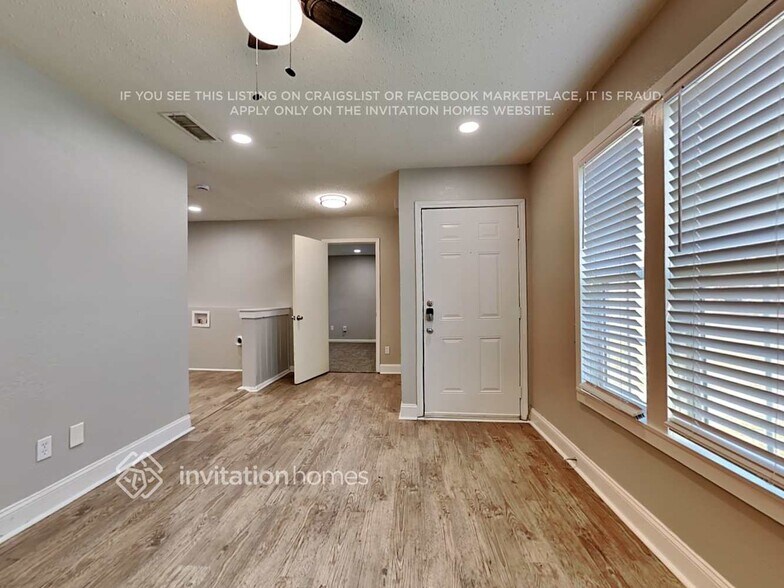 Building Photo - 4824 Lyndon Dr