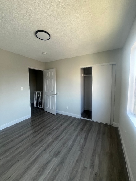 Building Photo - 1156 W 39th St