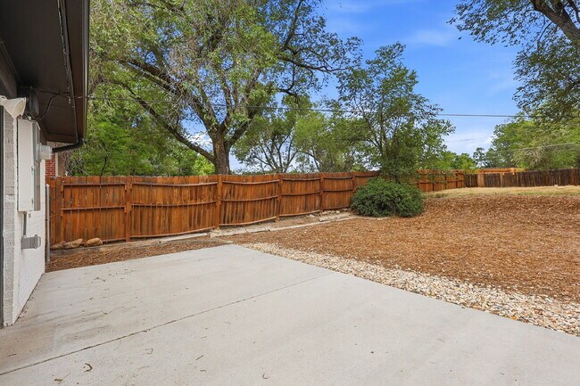 Building Photo - $2,595.95 - 3 Bed/2 Bath Home in Colorado Springs with Large backyard.