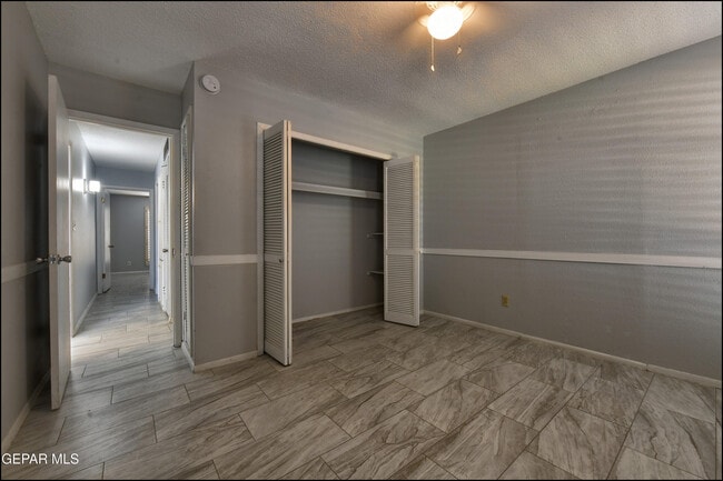Building Photo - 8400 Parkland Dr
