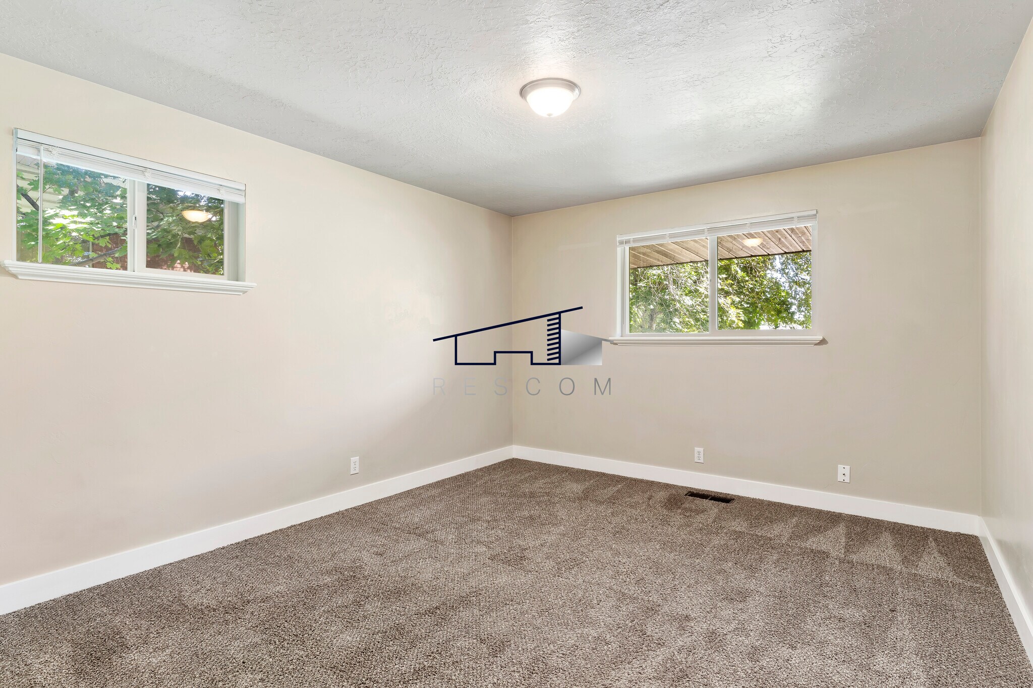 Building Photo - 1334 Henderson Dr
