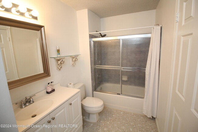 Building Photo - 145 Pine Oak Blvd