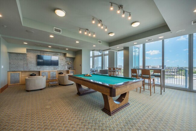 Building Photo - 777 N Ashley Dr