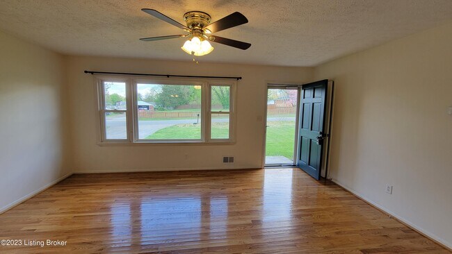 Building Photo - 11616 Maple Way