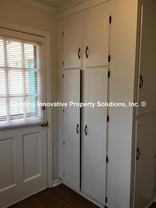 Building Photo - 7622 Helmdale Ave