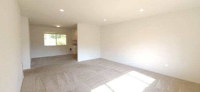 Building Photo - 1410 N Waugh Rd