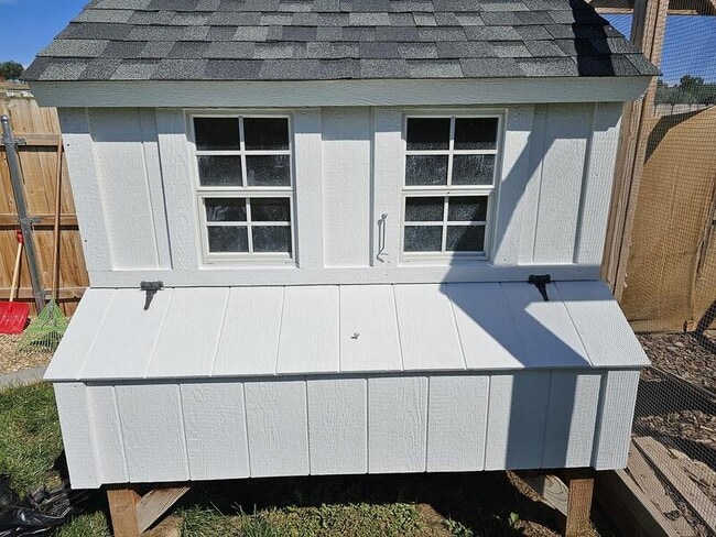 Building Photo - 1326 Placerville St