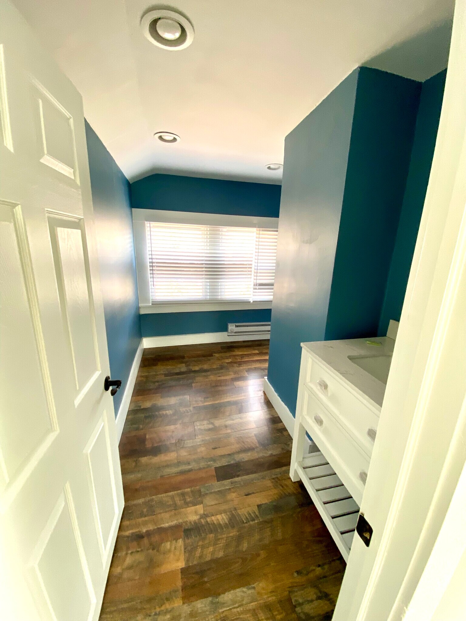 Master bathroom. Second floor. - 605 Beechwood Ave
