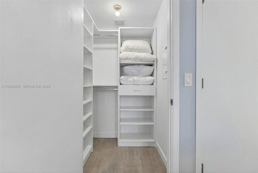 Building Photo - 1010 Brickell Ave