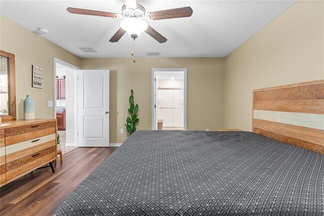 Building Photo - 17110 White Mangrove Dr