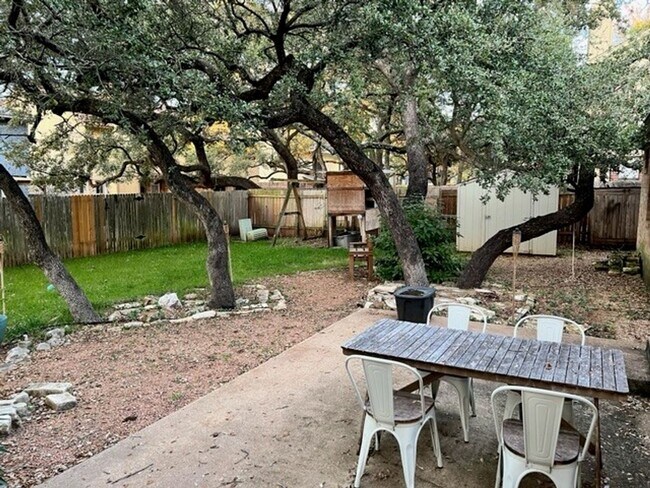 Building Photo - Beautiful home for lease in desirable Milw...