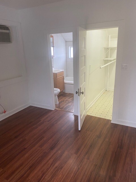 Building Photo - 1108 S Garey Ave