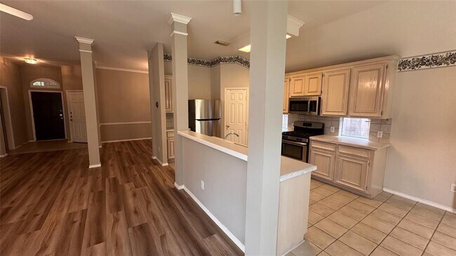 Building Photo - 3727 Parkshire Dr