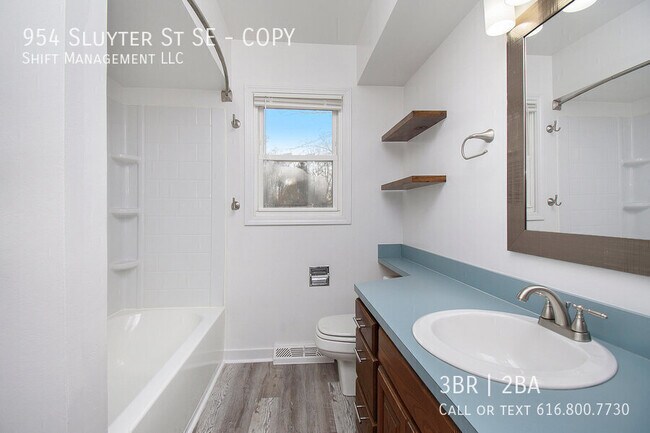 Building Photo - 954 Sluyter St SE