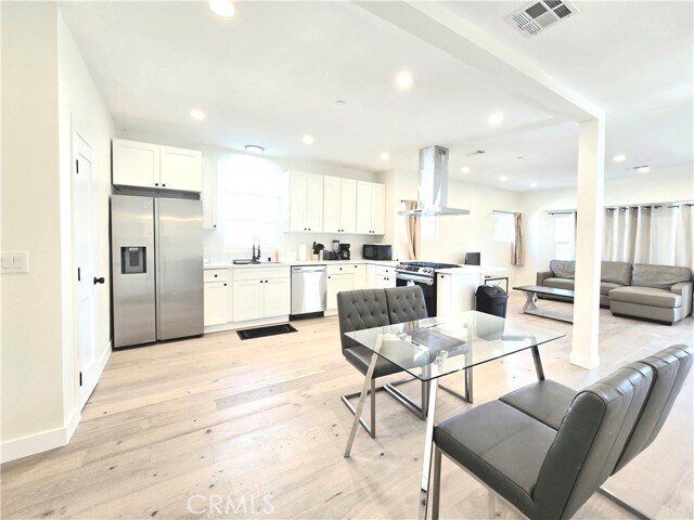 Building Photo - 1225 W 41st St
