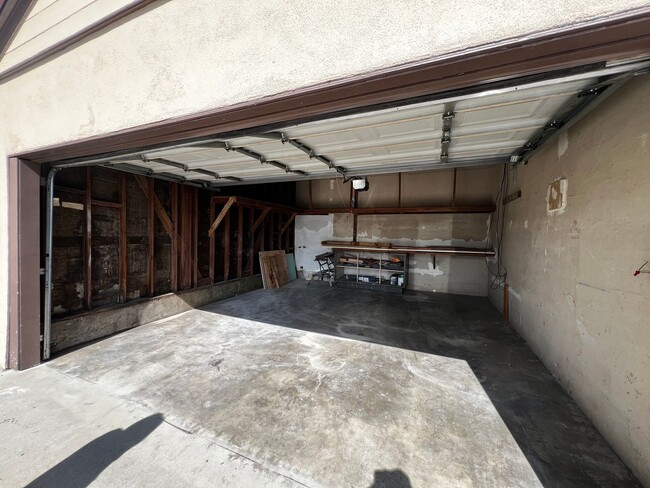 Building Photo - 3 Bedroom 1 Bath House for Rent in Fullerton with a 2 Car Garage