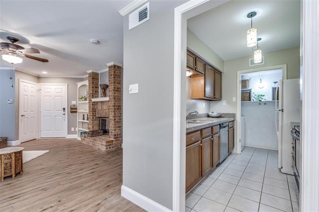 Building Photo - 16301 Ledgemont Ln