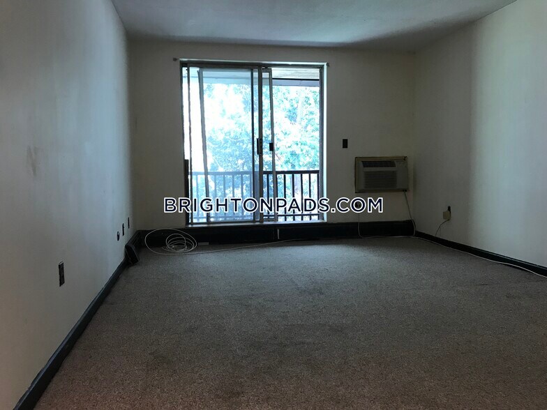 Building Photo - 144 Kenrick St