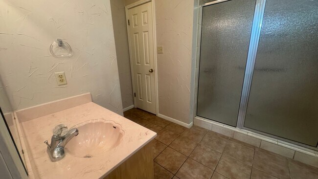 Building Photo - 3 Bedroom Home Conveniently Located off Stan Schlueter in Killeen