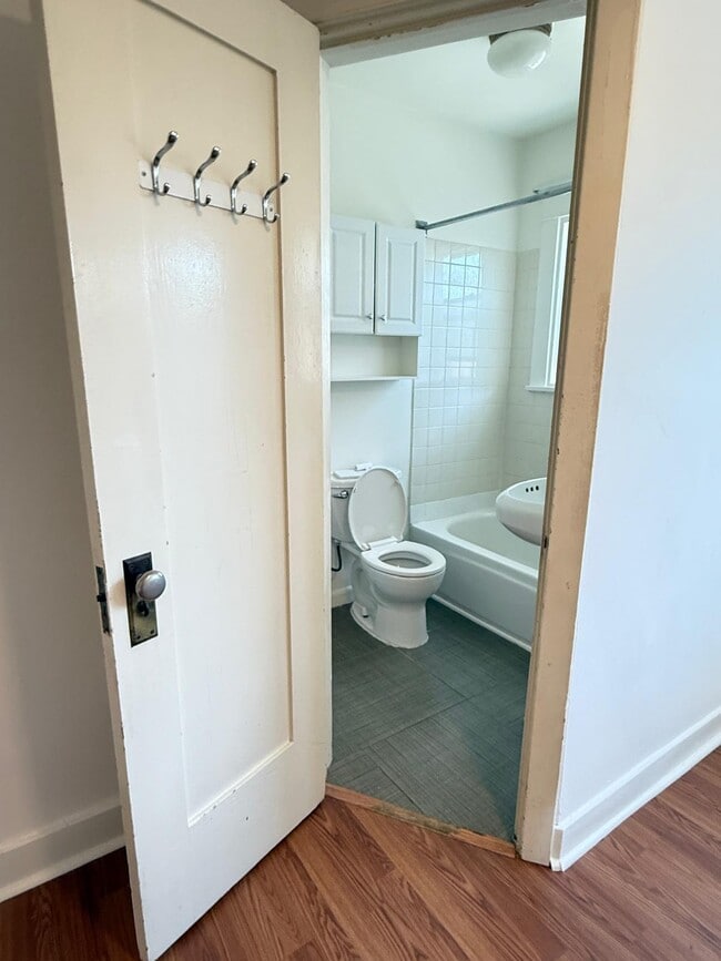 Building Photo - 1134 N Maryland Ave