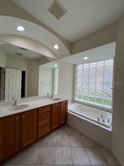Building Photo - 6517 Tailfeather Way